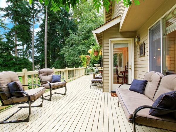 4 important things to consider when selecting the deck for your property
